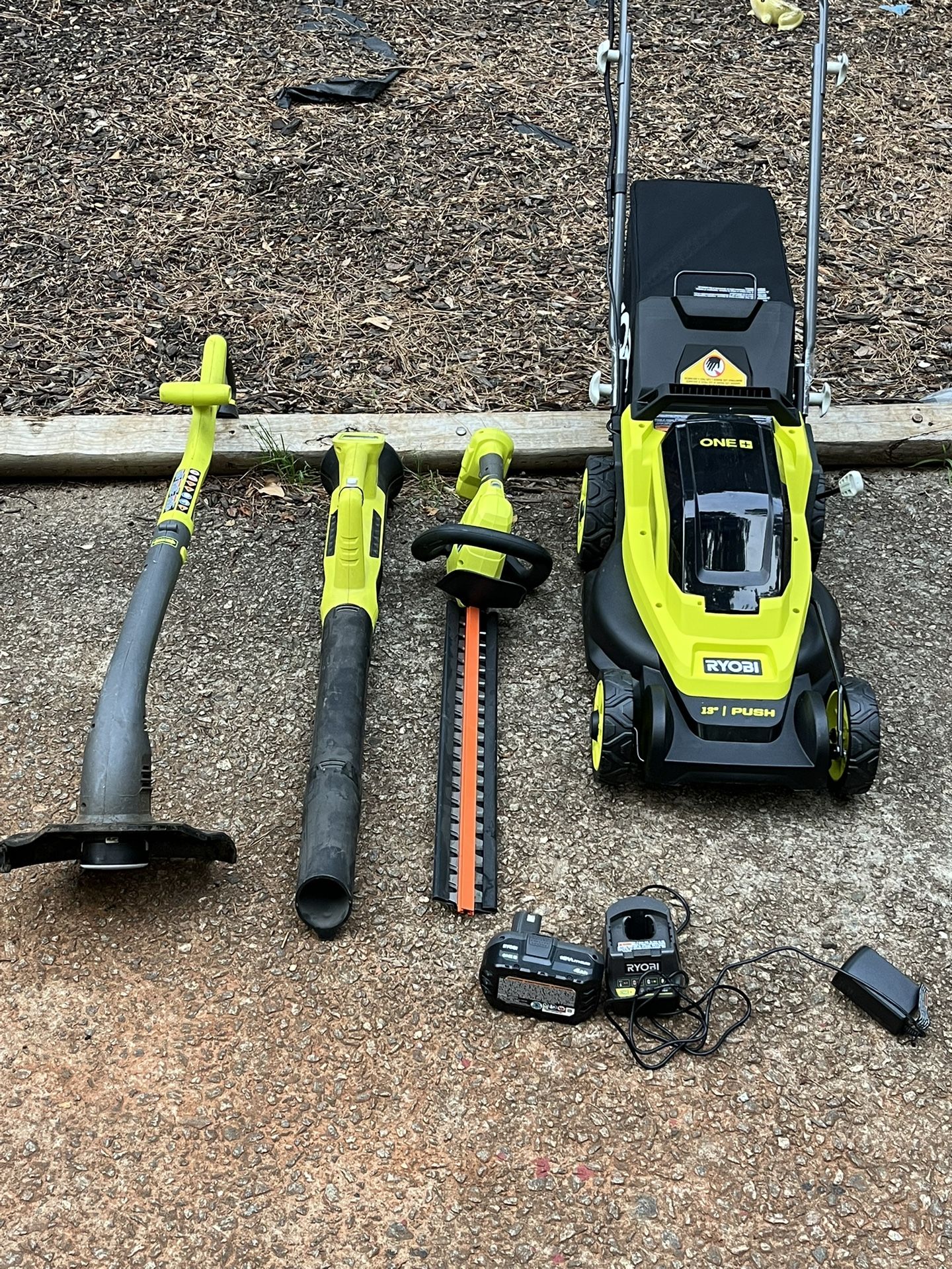 Ryobi 18 V 13 inch push mower string trimmer leaf blower hedge trimmer battery charger used 160