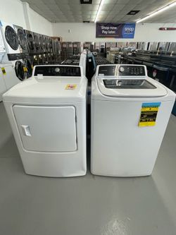 Frigidaire Set 4.1 Cu Ft Washer and 7 cu Ft Dryer Gas