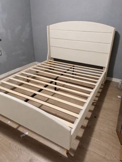 Queen bed with headboard/ cama queen