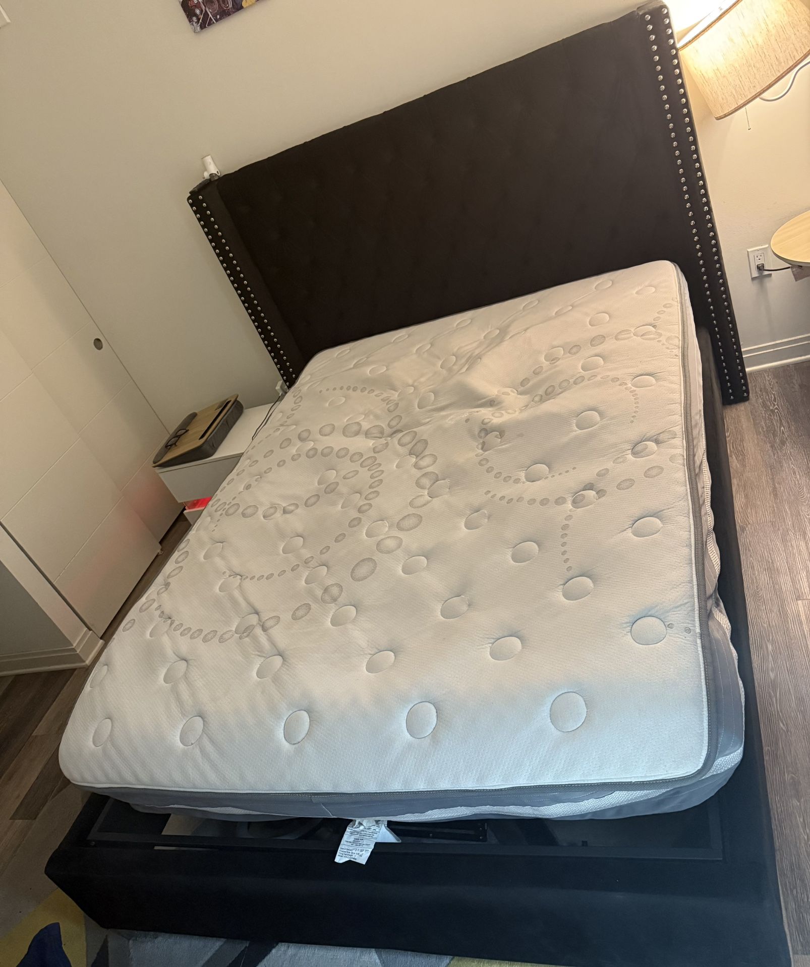 Queen Size Bed And Mattress 
