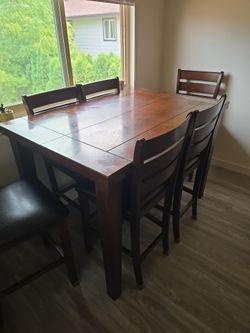 Expandable dining set