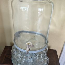Large Capacity (2 gallons) beverage dispenser