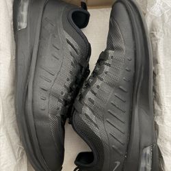 Womens Nike air max axis size 8