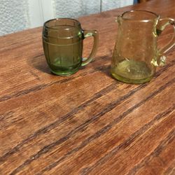 Vintage Green Whiskey Barrel Shaped With Handle And Amber Crinkle Glass Pitcher Tooth Pick Holder