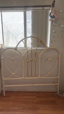 Vintage White & Gold Metal Bed Frame with Heart Design – Full Size