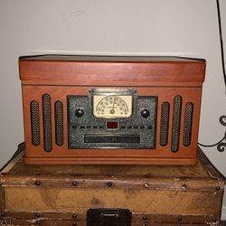Crosley Vintage Style Record Player. 