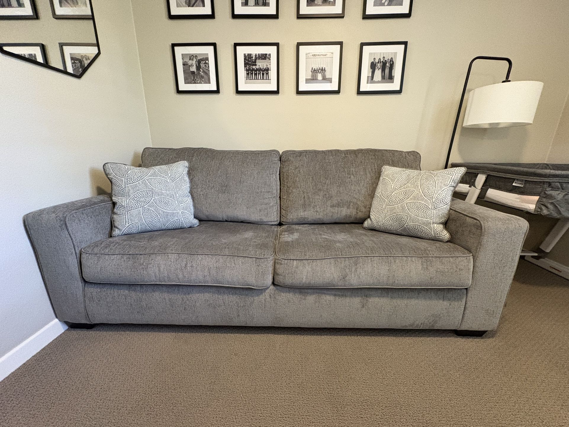 Sofa Sleeper Queen “Ashley Furniture” Altari Like New