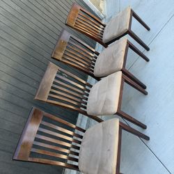 Set of 4 Solid Wood Dining Chairs – Great Condition – Comfortable Cushioned Seats 