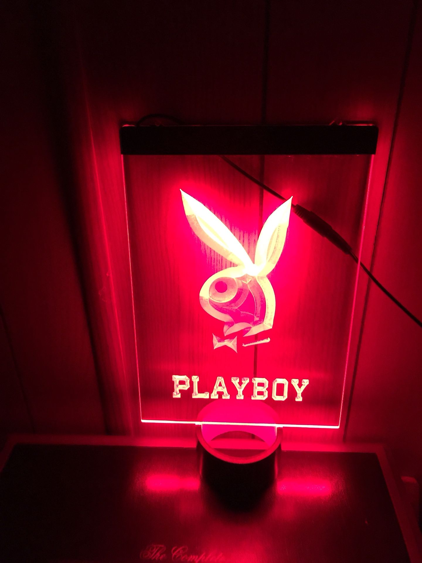 Playboy Signs Popular Eagles Fan Genny Shawcross - cnbzmr0