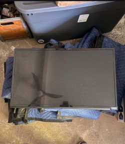 32 inch Tv with APPLE TV included