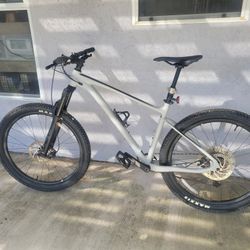 Beautiful Fathom Mountain Bike Xlarge