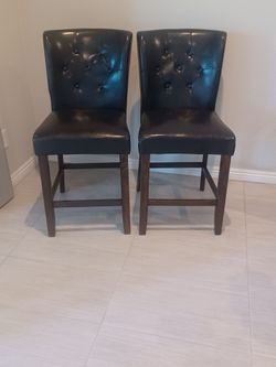 2 bar stools