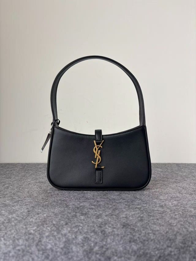 Chic Black Shoulder Bag with Gold Hardware – Timeless & Elegant