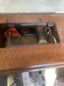 Antique singer, sewing machine and Cabinet