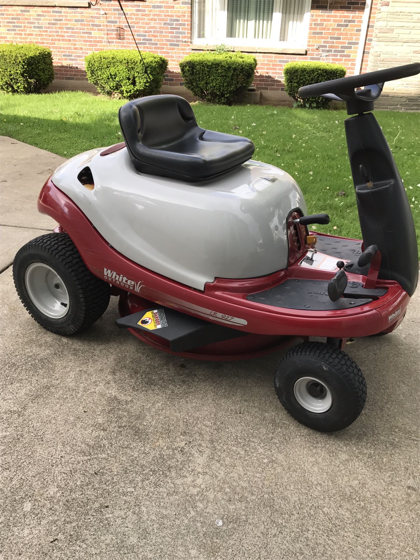 9HP Riding Lawnmower White Outdoor Products Model LR927 by MTD