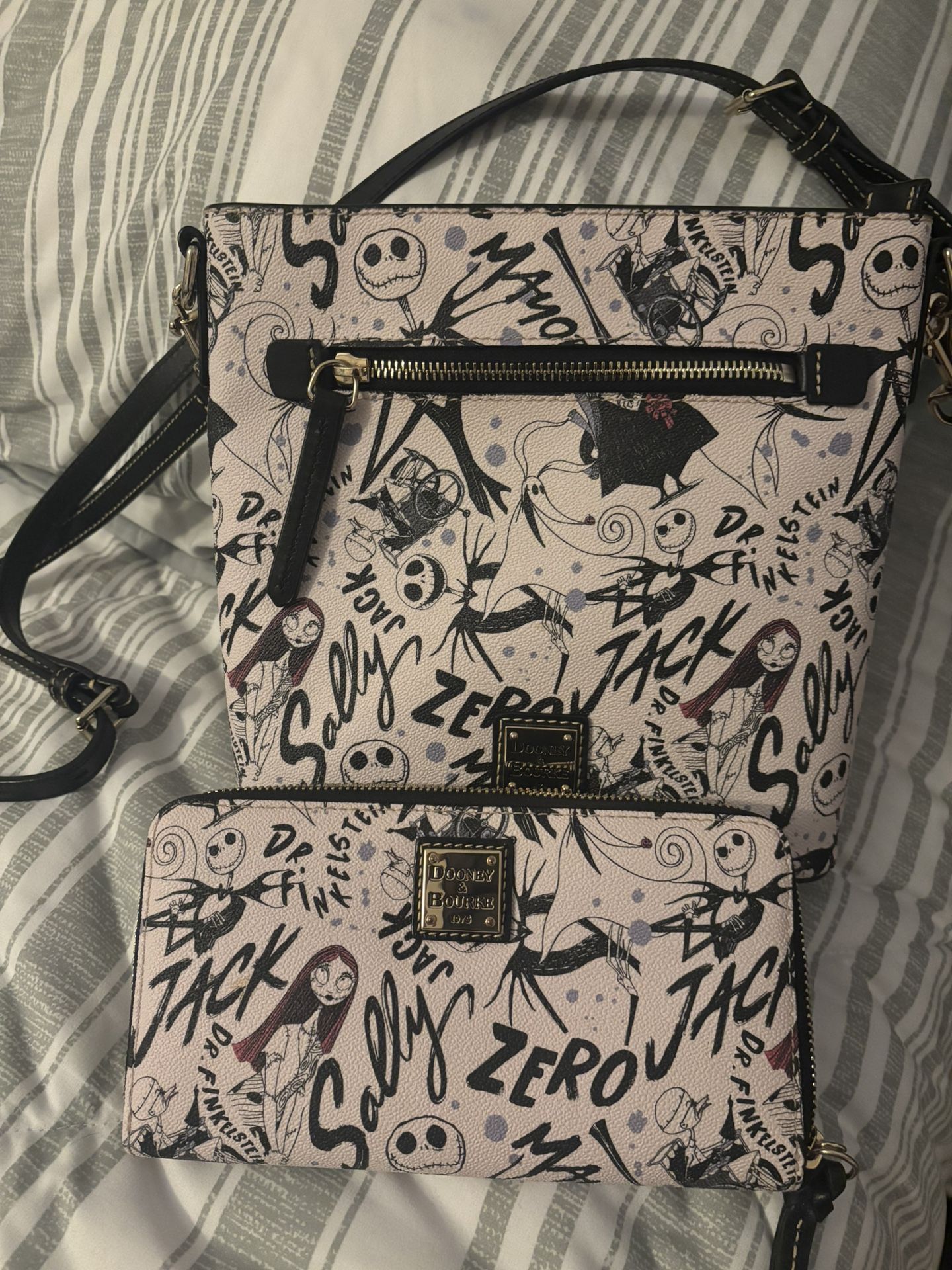 New Dooney & Bourke Crossbody With Wristlet Wallet