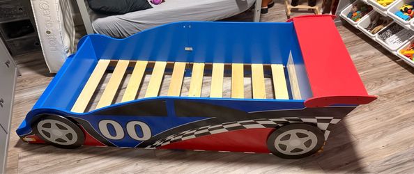 Toddler car bed