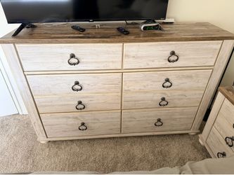 Queen size bedroom set from Ashley