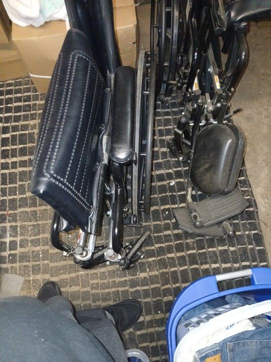 2 WHEEL CHAIR IN VERY GREWT CONDITION