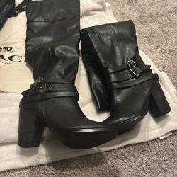 Woman’s Knee Boots
