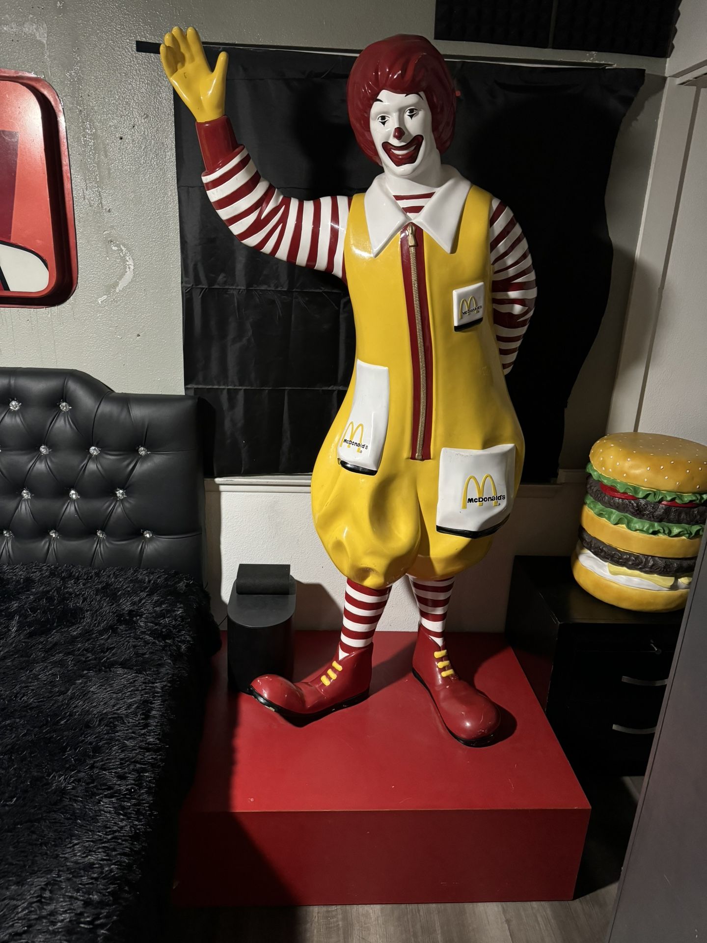 1990s-EARLY 2000s RONALD MC DONALD RESTURANT VINTAGE STATUE WITH BASE NO DAMAGE