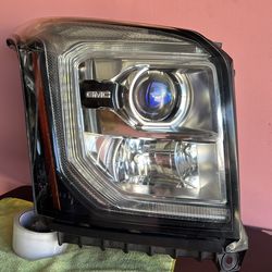 2015 2016 2017 2018 2019 GMC Yukon Right RH Passenger Side Halogen Headlight OEM
