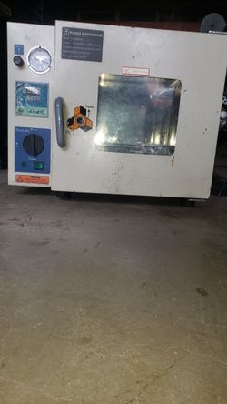 Vacuum Oven