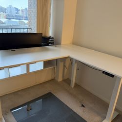 Autonomous L-shaped Standing Desk White