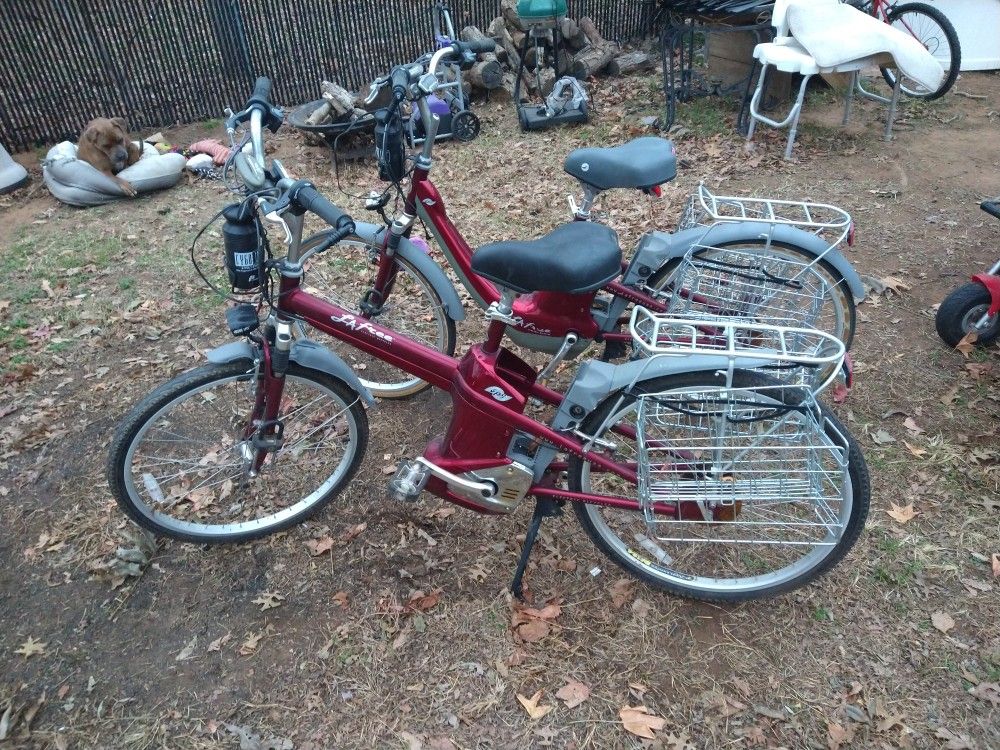 Pair La Free E bikes Wire Assist 