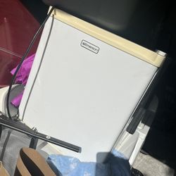 Mini Fridge 
