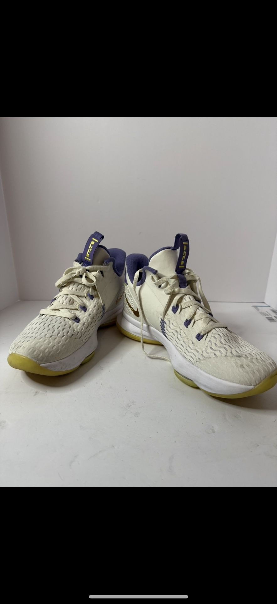 Nike LeBron Witness 4 Basketball Shoes - Size 10