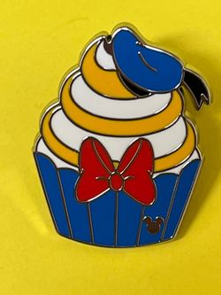 Disney Pins Hidden Disney Cupcakes: Donald