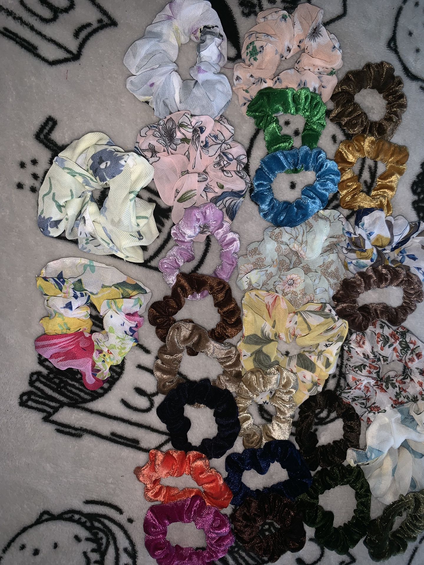 Lot of 26 scrunchies