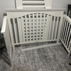 White Crib /w Mattress 