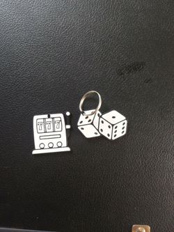 Dice and slot machine keychain