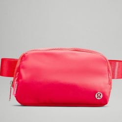 Lululemon Everywhere Belt Bag