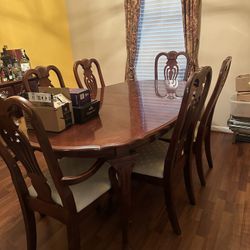 Dinning Table With 6 Chairs Barley Used 