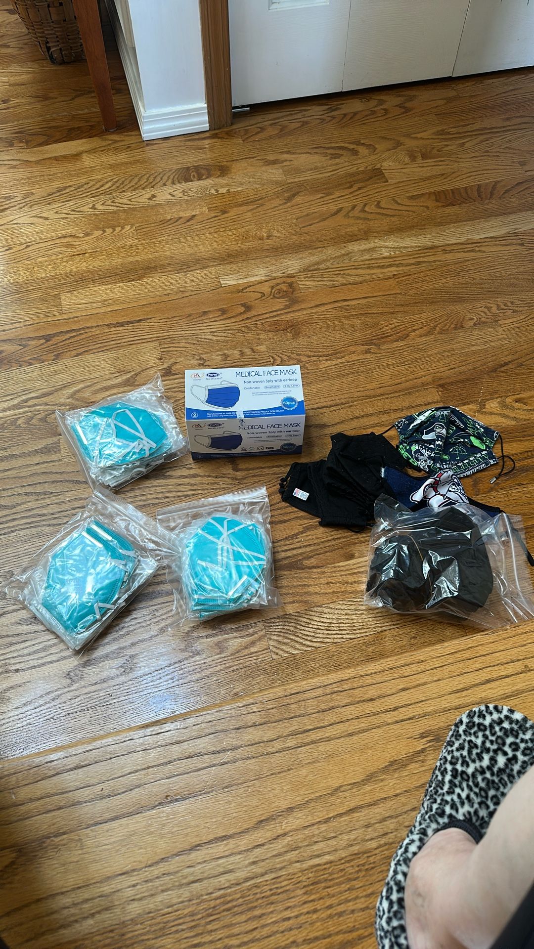 FREE Face Masks - PPE - Medical Face Masks (New) & Cloth Face Masks