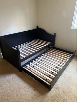 Trundle twin bed