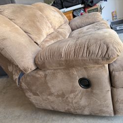 Reclining Loveseat  Comfortable & Works Great