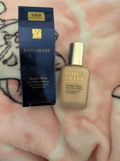 LIKE NEW ESTEE LAUDER FOUNDATION