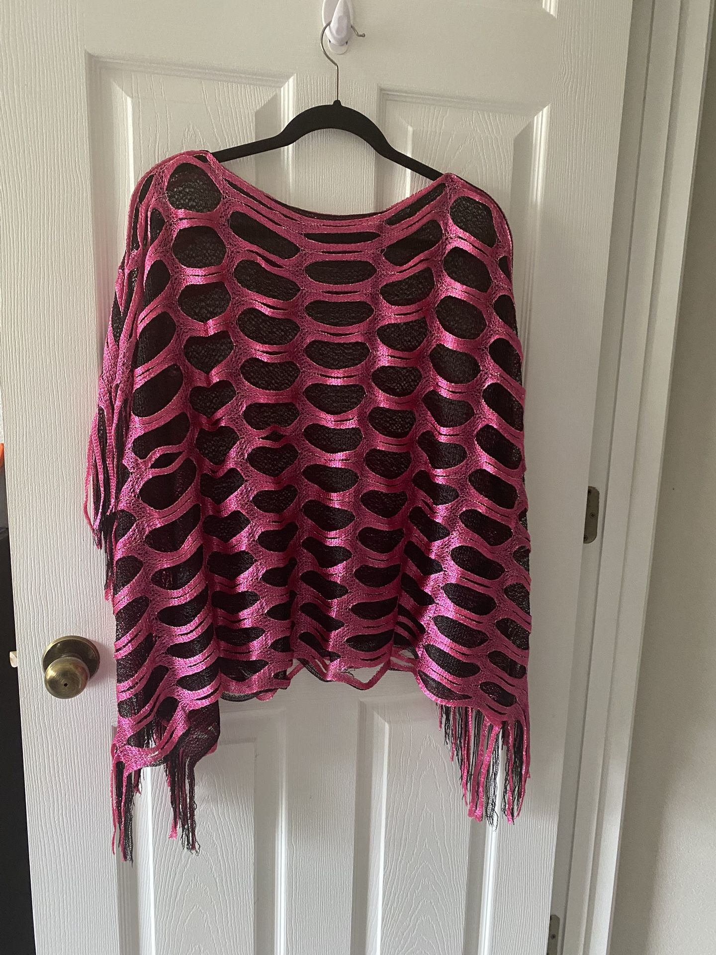 NWOT Fuchsia/ Black Formal Shawl with Fringes