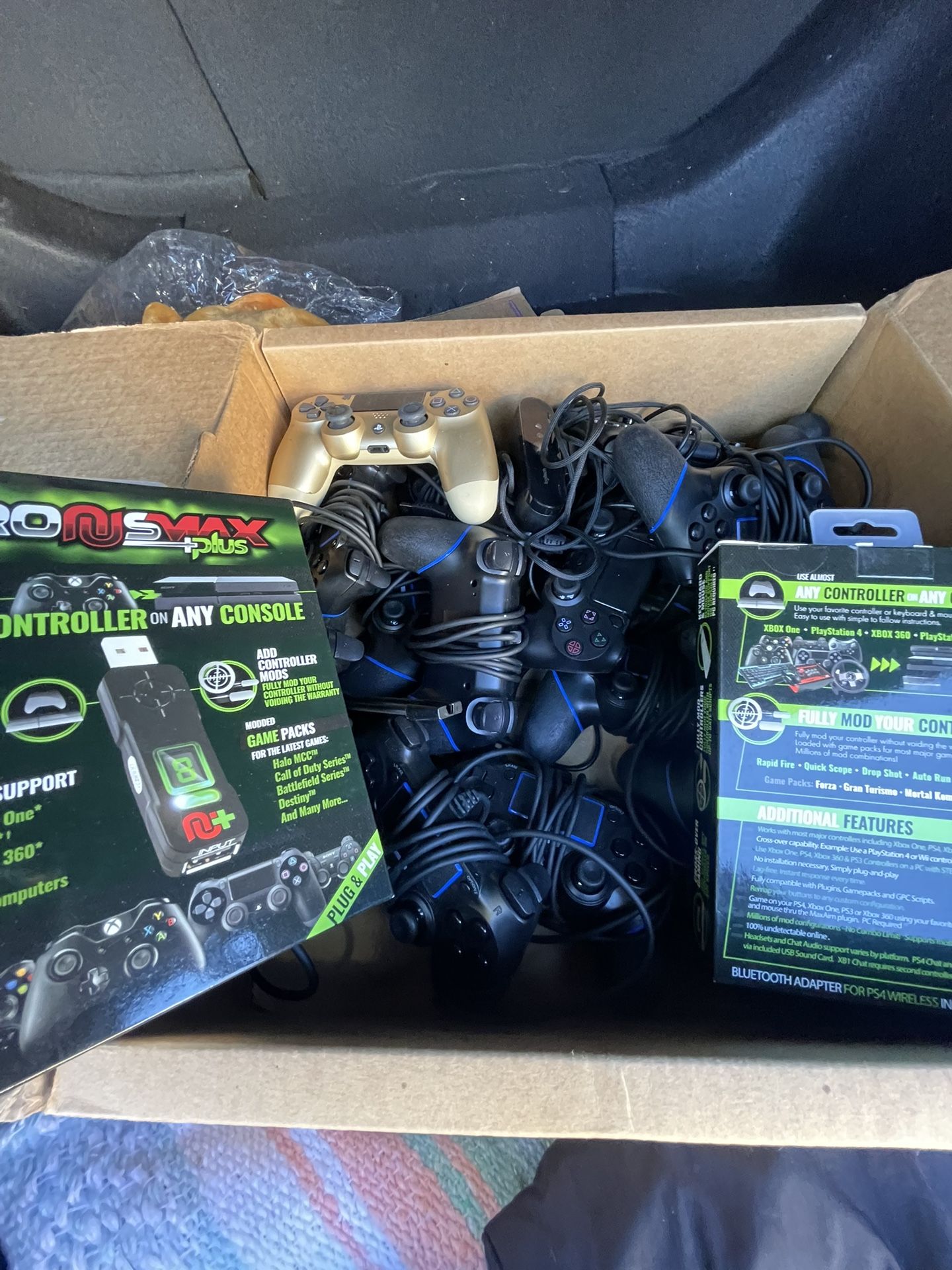 2x CronusMax PLUS + 16 Wired PS4 Controllers