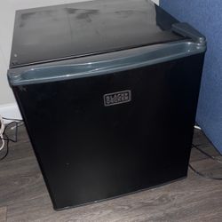 Mini fridge 