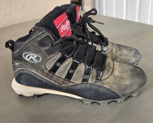 Kids Size 1.5Y Baseball Cleats