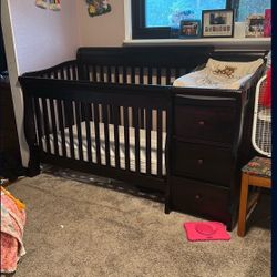 *FREE* Crib & Changing Table 