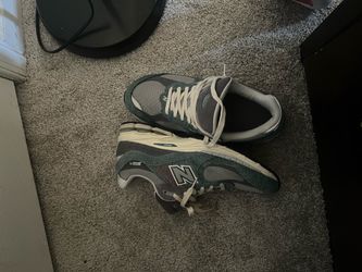 New Balance 2002R Sneakers
