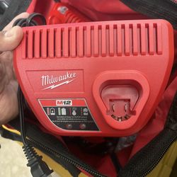Milwaukee M12 Charger 