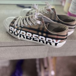 Women’s Burberry Shoe Size 6