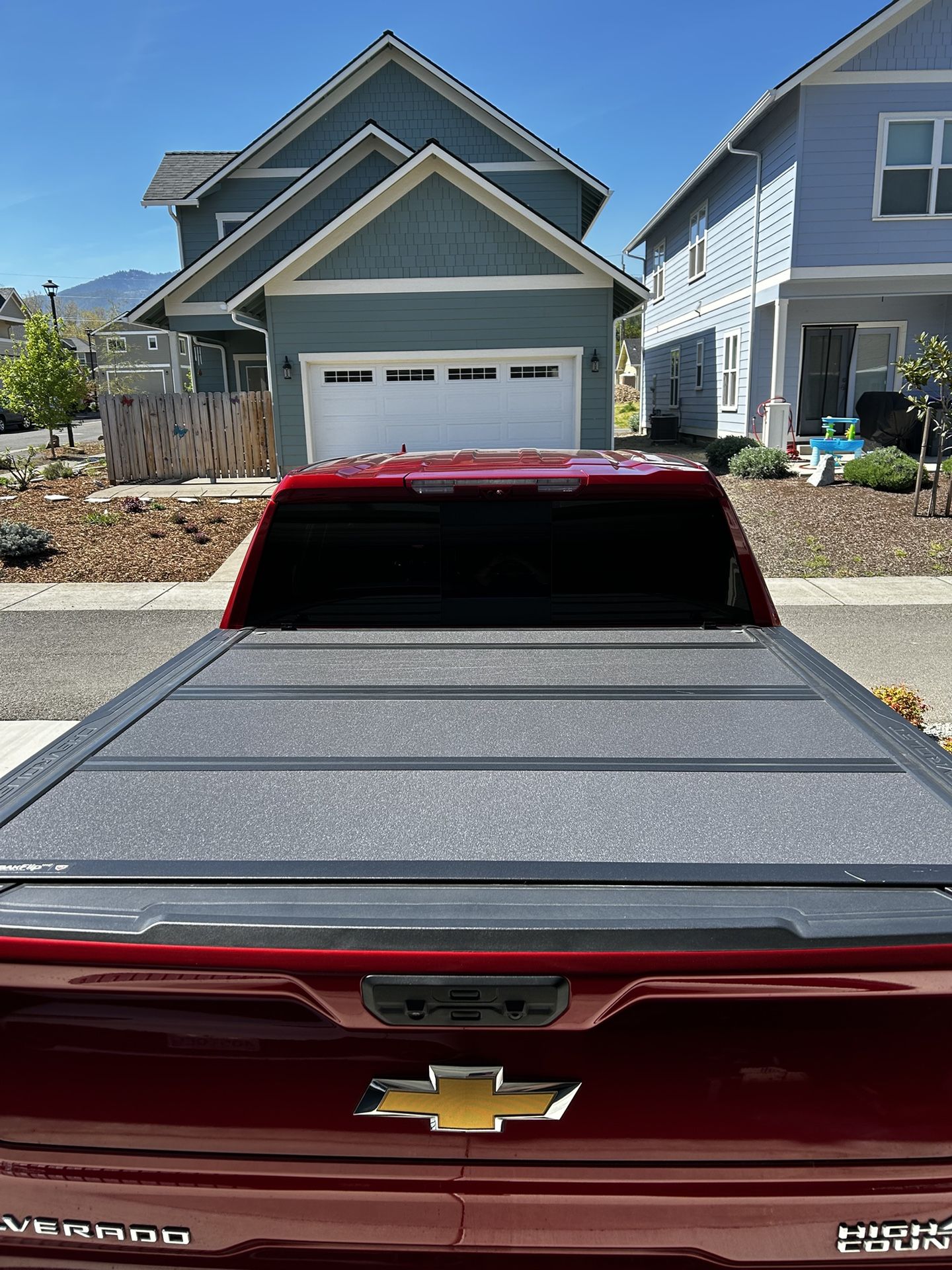 Truck Tonneau Cover -Bakflip MX4